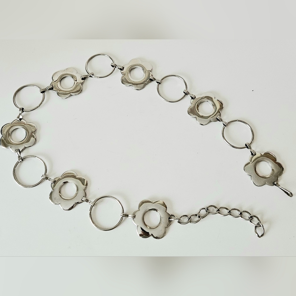 Large Silver Daisy Belt